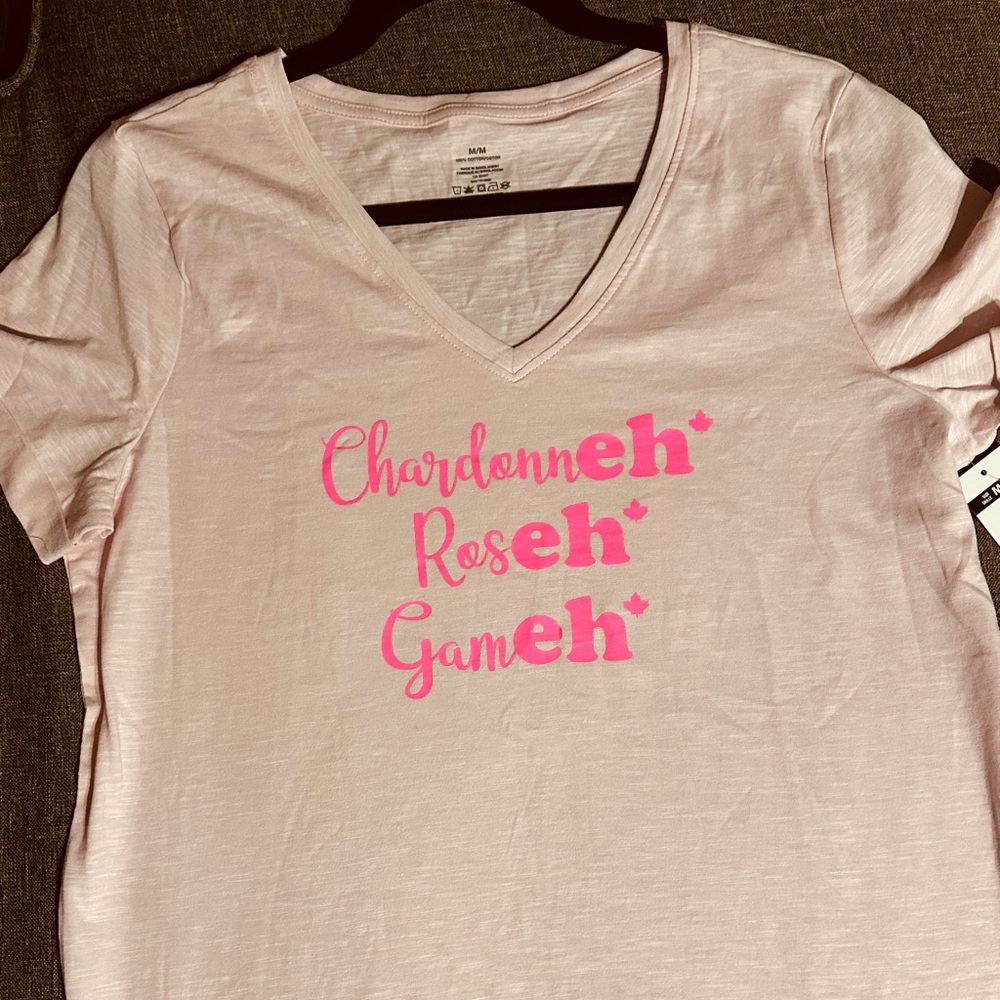 Unique 🍷🇨🇦 Graphic Short Sleeve Tee
